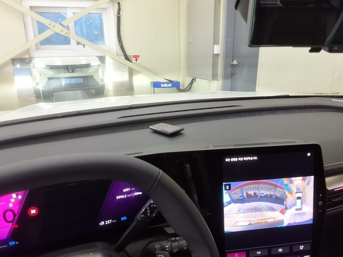RENAULT (SAMSUNG) SCENIC EV ICONIC 2026 - zdjęcie 25