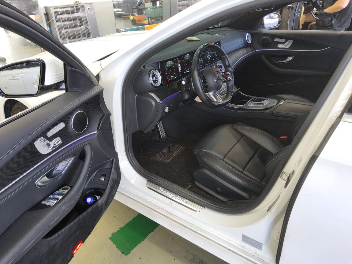MERCEDES-BENZ E-CLASS (5TH GEN) E220d 4MATIC AMG LINE 2021 - zdjęcie 10