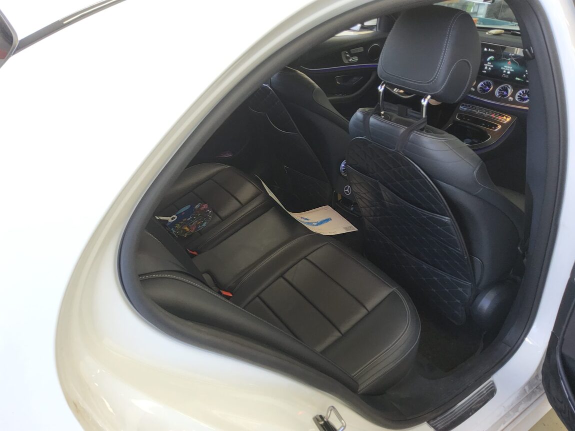 MERCEDES-BENZ E-CLASS (5TH GEN) E220d 4MATIC AMG LINE 2021 - zdjęcie 13