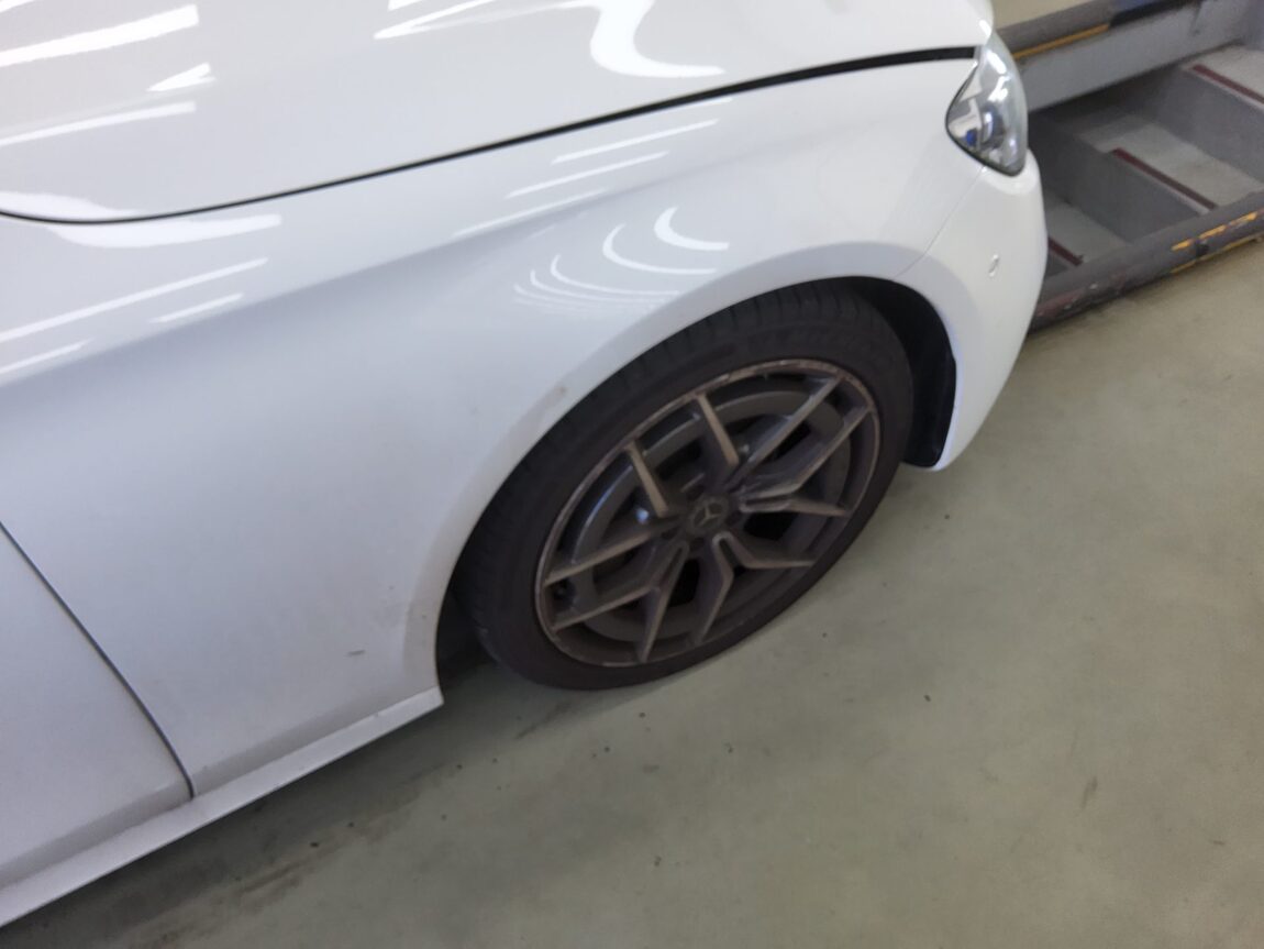 MERCEDES-BENZ E-CLASS (5TH GEN) E220d 4MATIC AMG LINE 2021 - zdjęcie 24