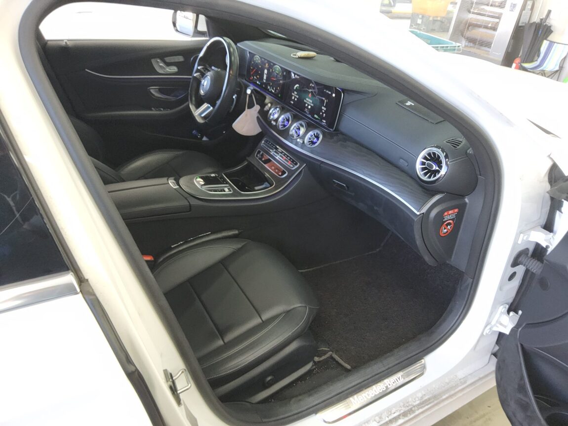 MERCEDES-BENZ E-CLASS (5TH GEN) E220d 4MATIC AMG LINE 2021 - zdjęcie 14