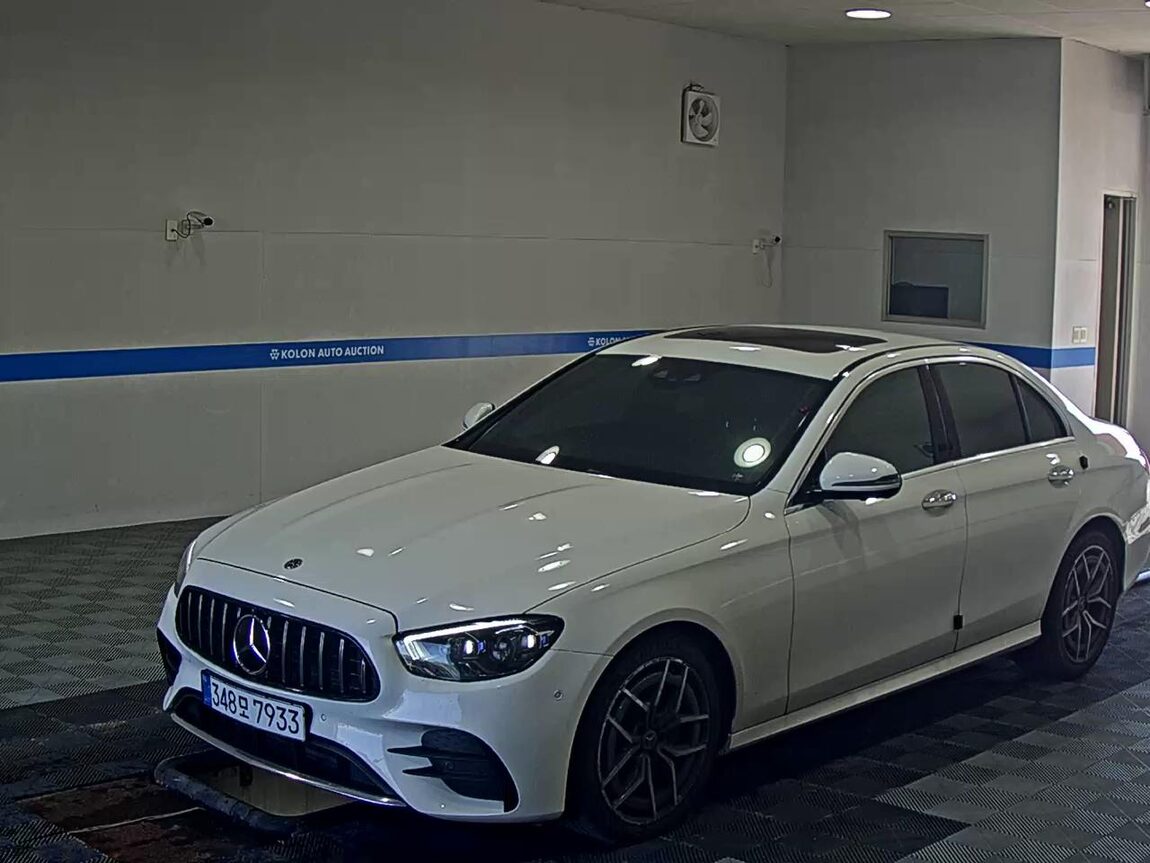 MERCEDES-BENZ E-CLASS (5TH GEN) E220d 4MATIC AMG LINE 2021 - zdjęcie 2