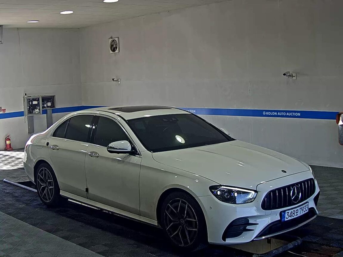 MERCEDES-BENZ E-CLASS (5TH GEN) E220d 4MATIC AMG LINE 2021 - zdjęcie 3