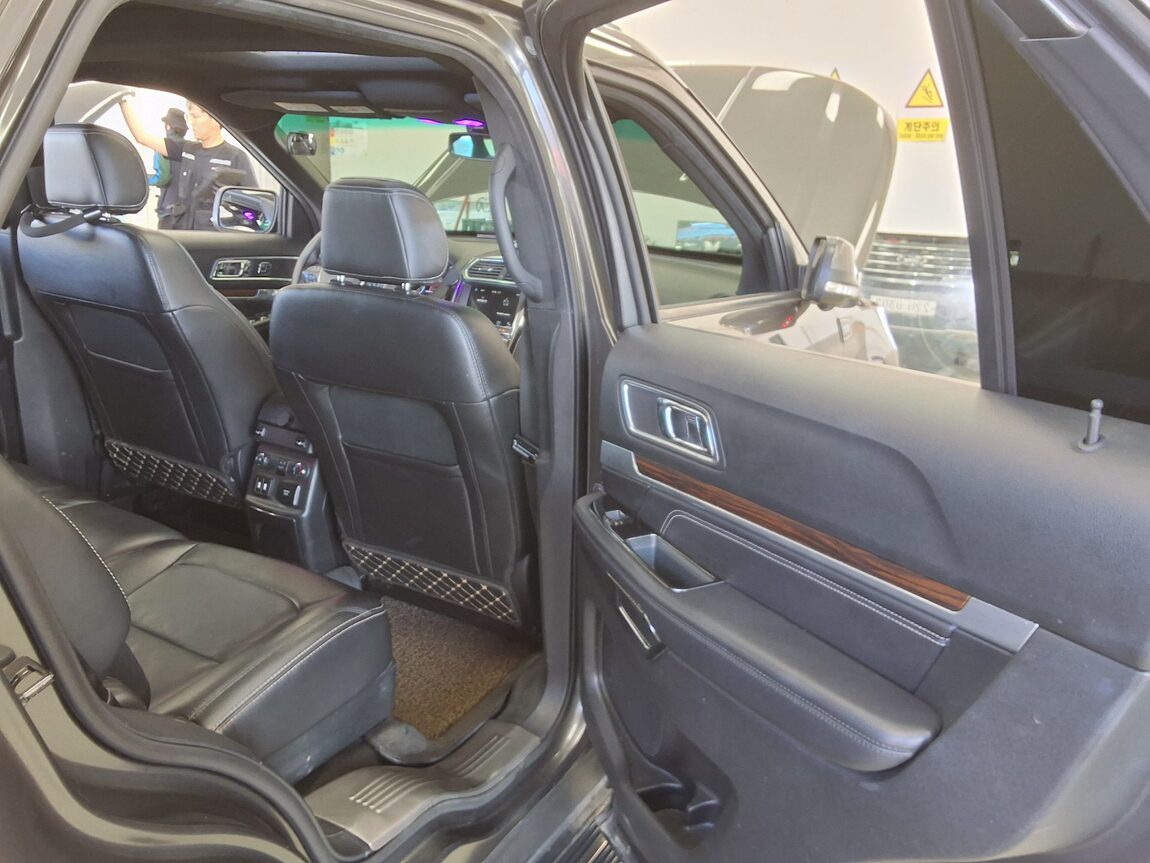 FORD EXPLORER (5TH GEN) 2.3 AWD LIMITED 2017 - zdjęcie 13