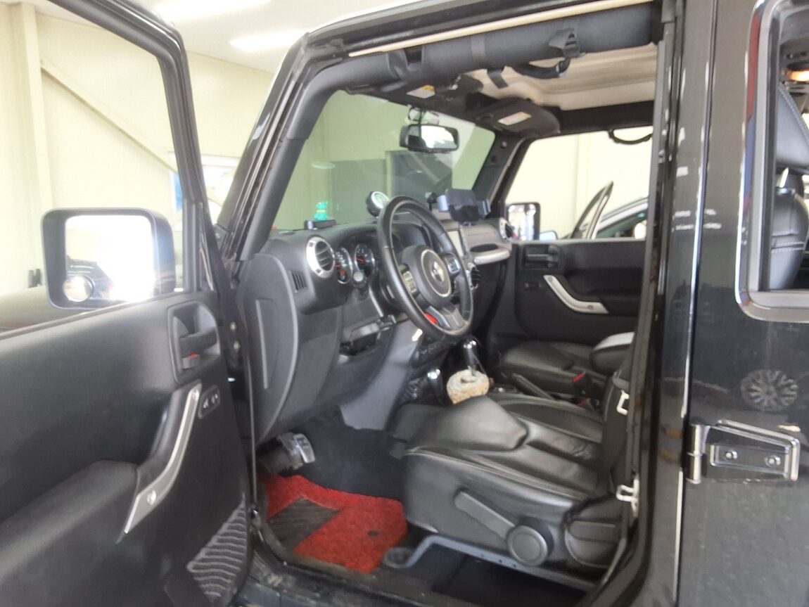 JEEP WRANGLER (JK) 3.6 SAHARA 4-DOOR 2017 - zdjęcie 11