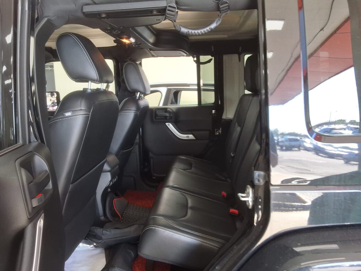 JEEP WRANGLER (JK) 3.6 SAHARA 4-DOOR 2017 - zdjęcie 13