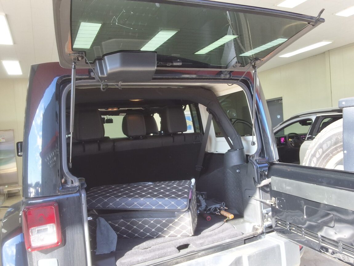 JEEP WRANGLER (JK) 3.6 SAHARA 4-DOOR 2017 - zdjęcie 16