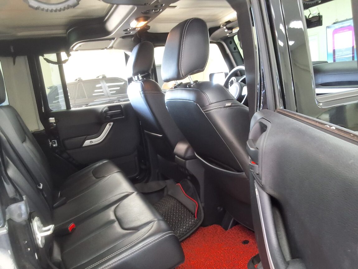 JEEP WRANGLER (JK) 3.6 SAHARA 4-DOOR 2017 - zdjęcie 14