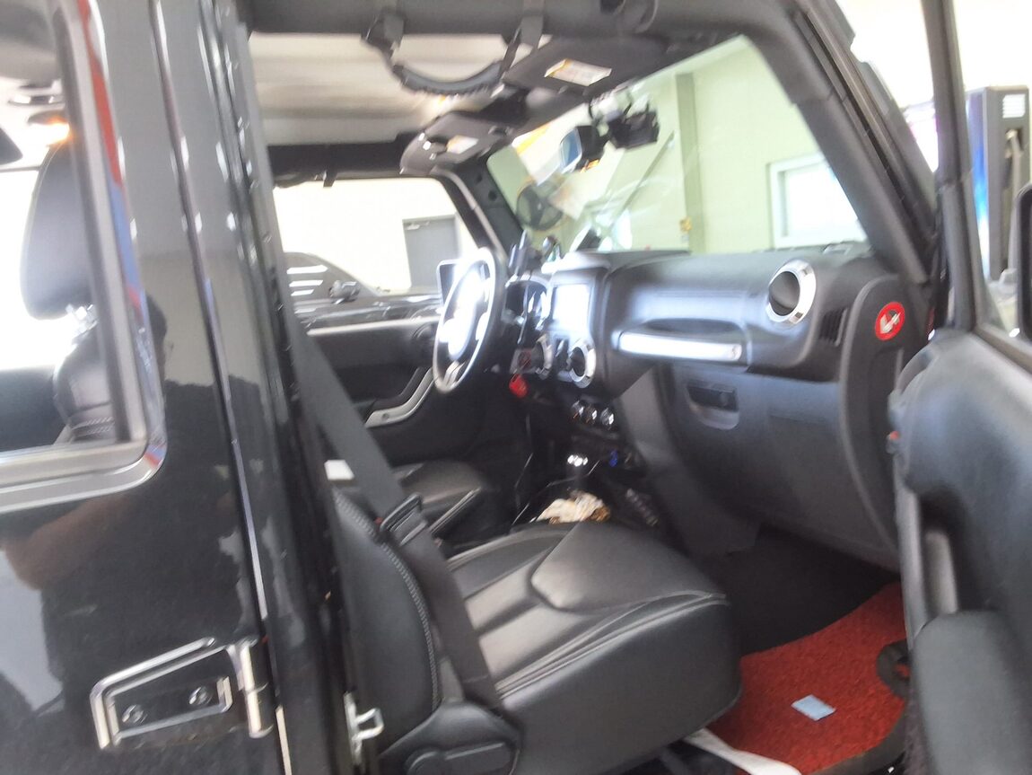 JEEP WRANGLER (JK) 3.6 SAHARA 4-DOOR 2017 - zdjęcie 15