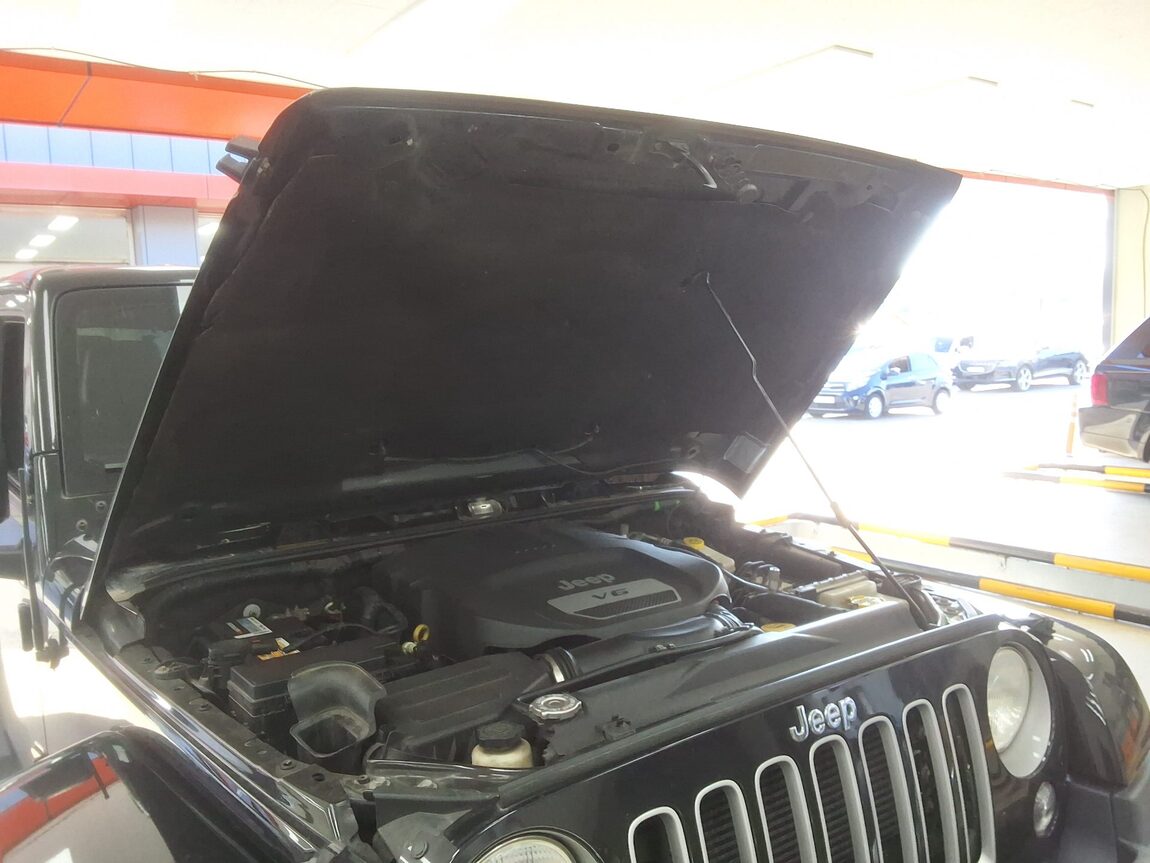JEEP WRANGLER (JK) 3.6 SAHARA 4-DOOR 2017 - zdjęcie 18