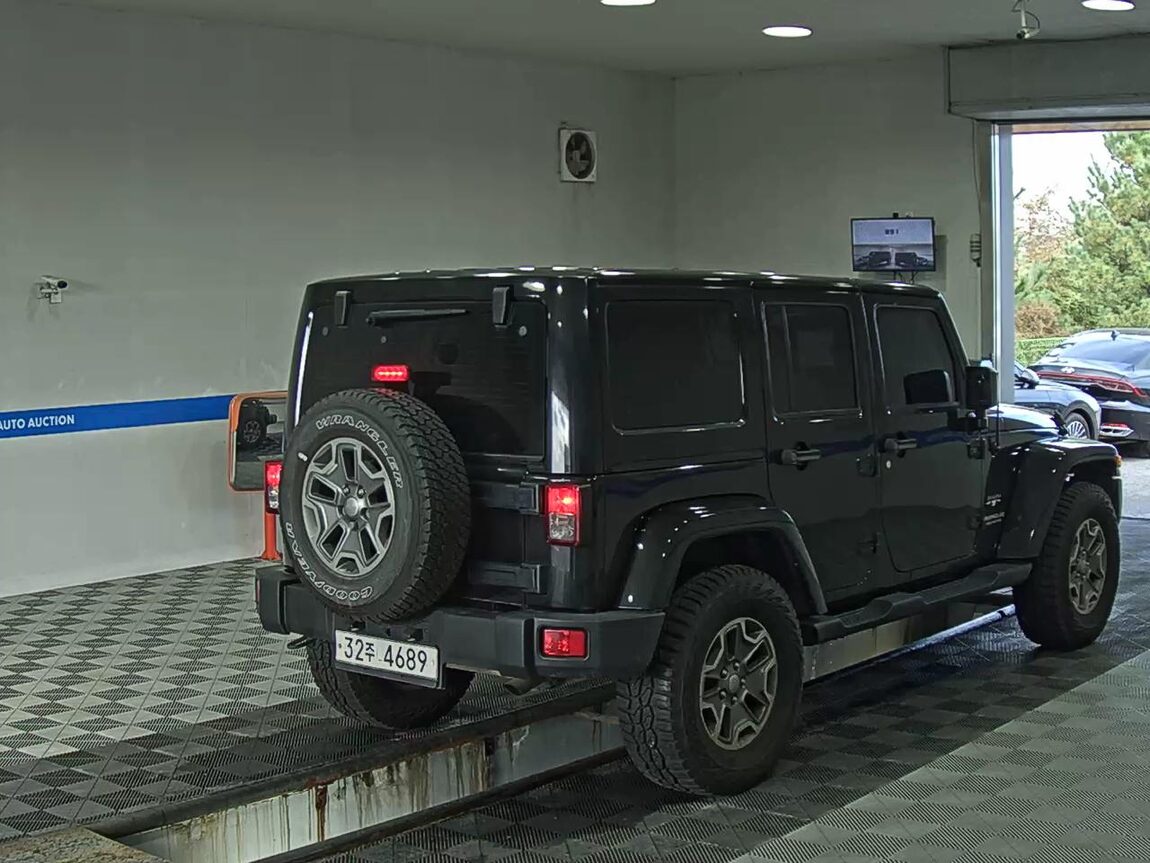 JEEP WRANGLER (JK) 3.6 SAHARA 4-DOOR 2017 - zdjęcie 5