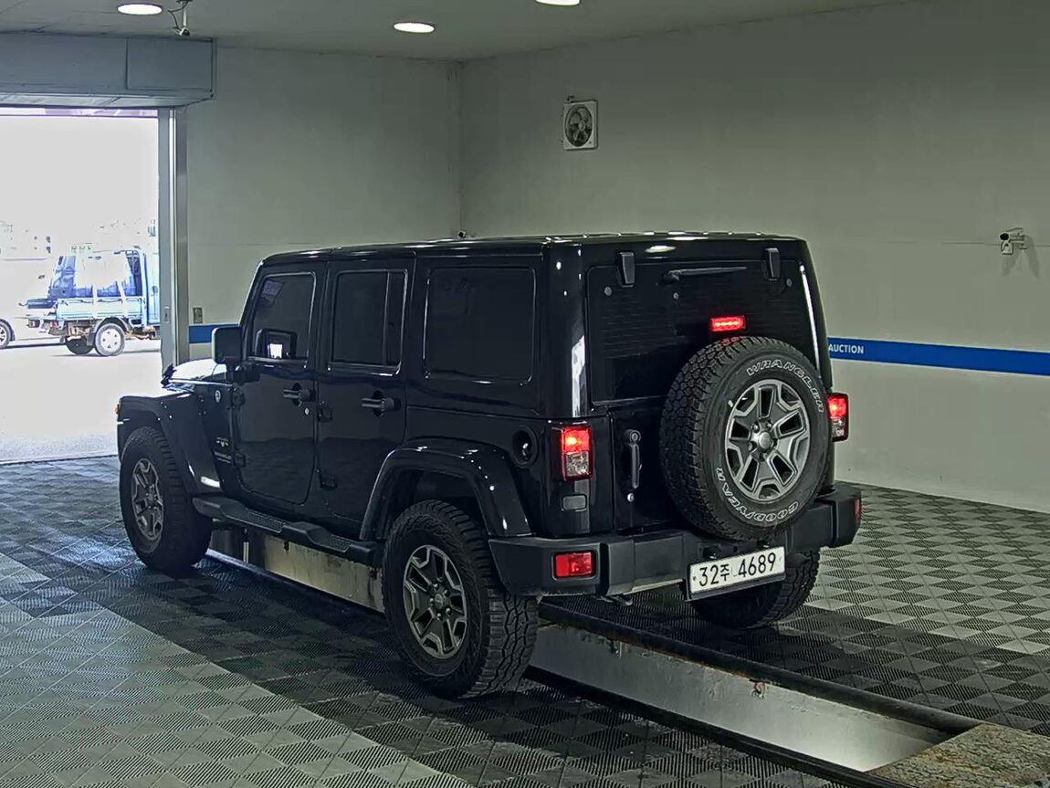 JEEP WRANGLER (JK) 3.6 SAHARA 4-DOOR 2017 - zdjęcie 6