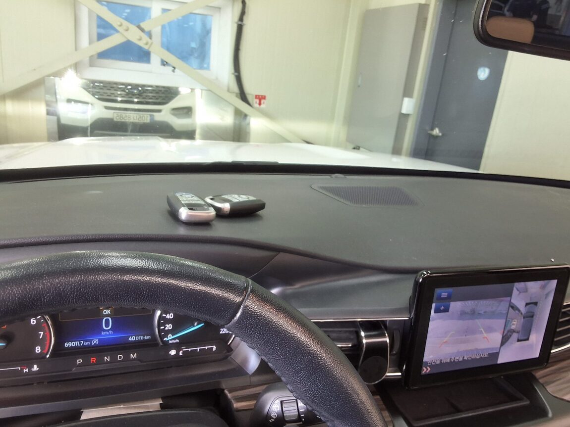 FORD EXPLORER (6TH GEN) 2.3 AWD LIMITED 2020 - zdjęcie 25
