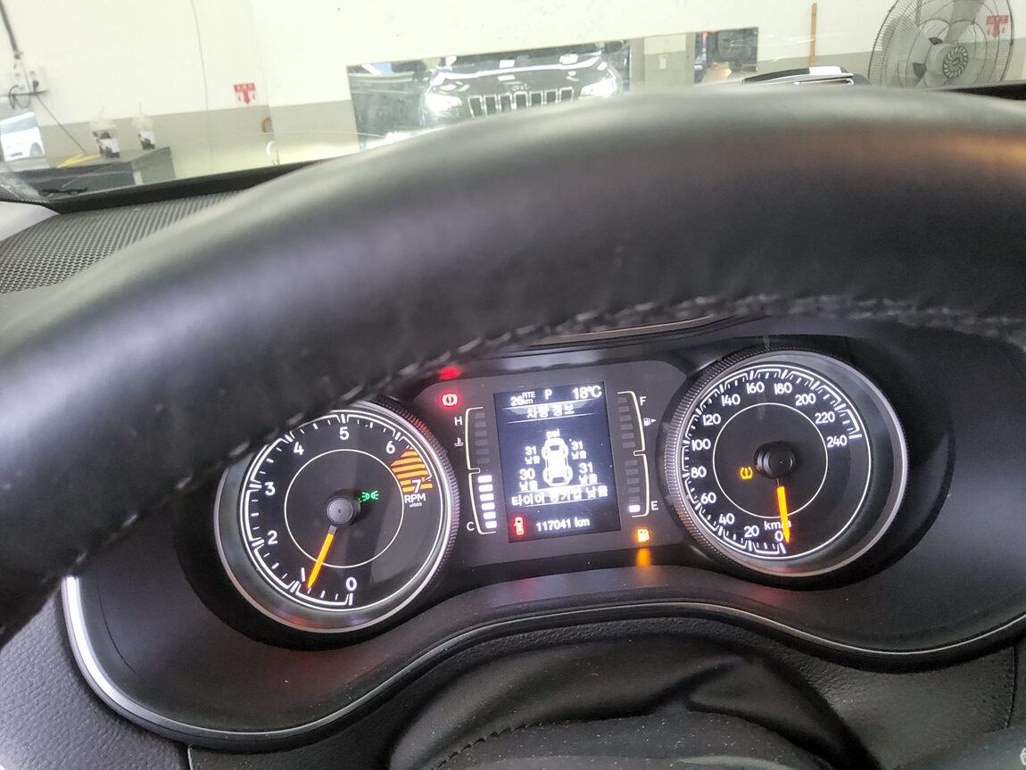 JEEP CHEROKEE (KL) 2.4 AWD LONGITUDE HIGH 2019 - zdjęcie 9