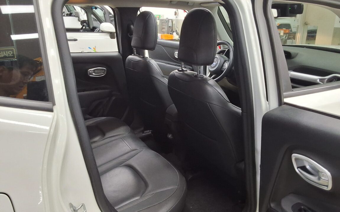 JEEP RENEGADE 1.6 DIESEL LIMITED 2020 - zdjęcie 13