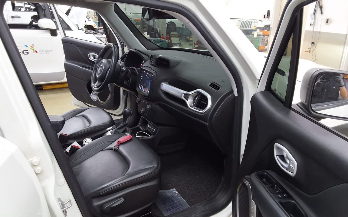 JEEP RENEGADE 1.6 DIESEL LIMITED 2020 - zdjęcie 14
