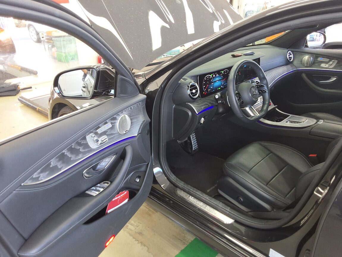 MERCEDES-BENZ E-CLASS (5TH GEN) E350 4MATIC AMG LINE 2022 - zdjęcie 10