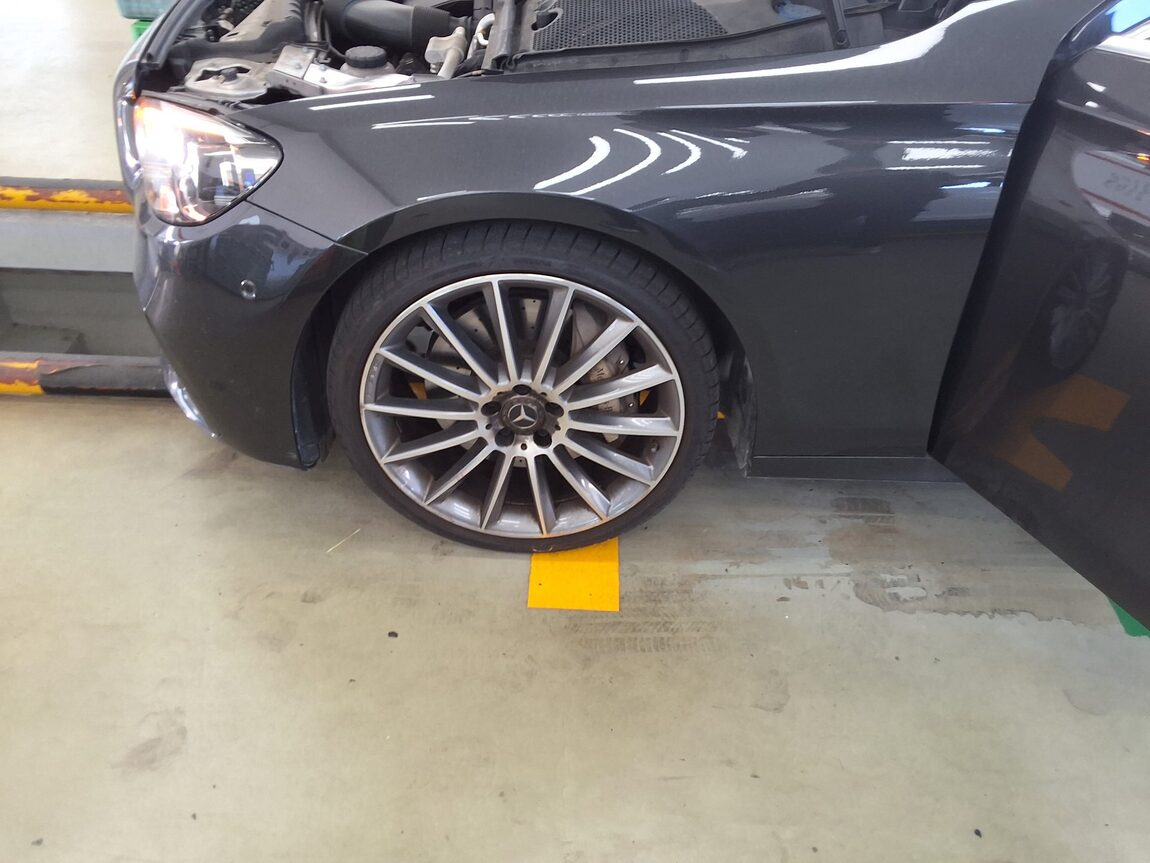 MERCEDES-BENZ E-CLASS (5TH GEN) E350 4MATIC AMG LINE 2022 - zdjęcie 21