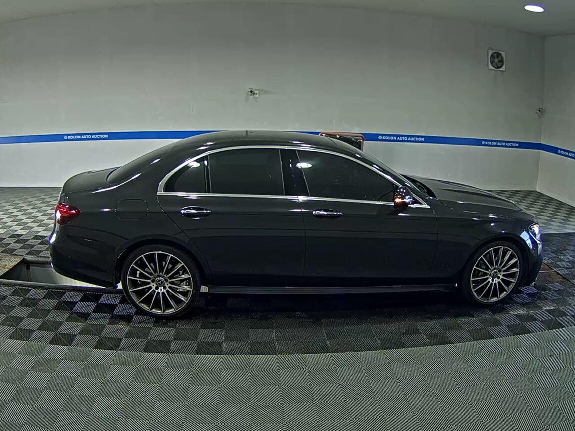MERCEDES-BENZ E-CLASS (5TH GEN) E350 4MATIC AMG LINE 2022 - zdjęcie 4