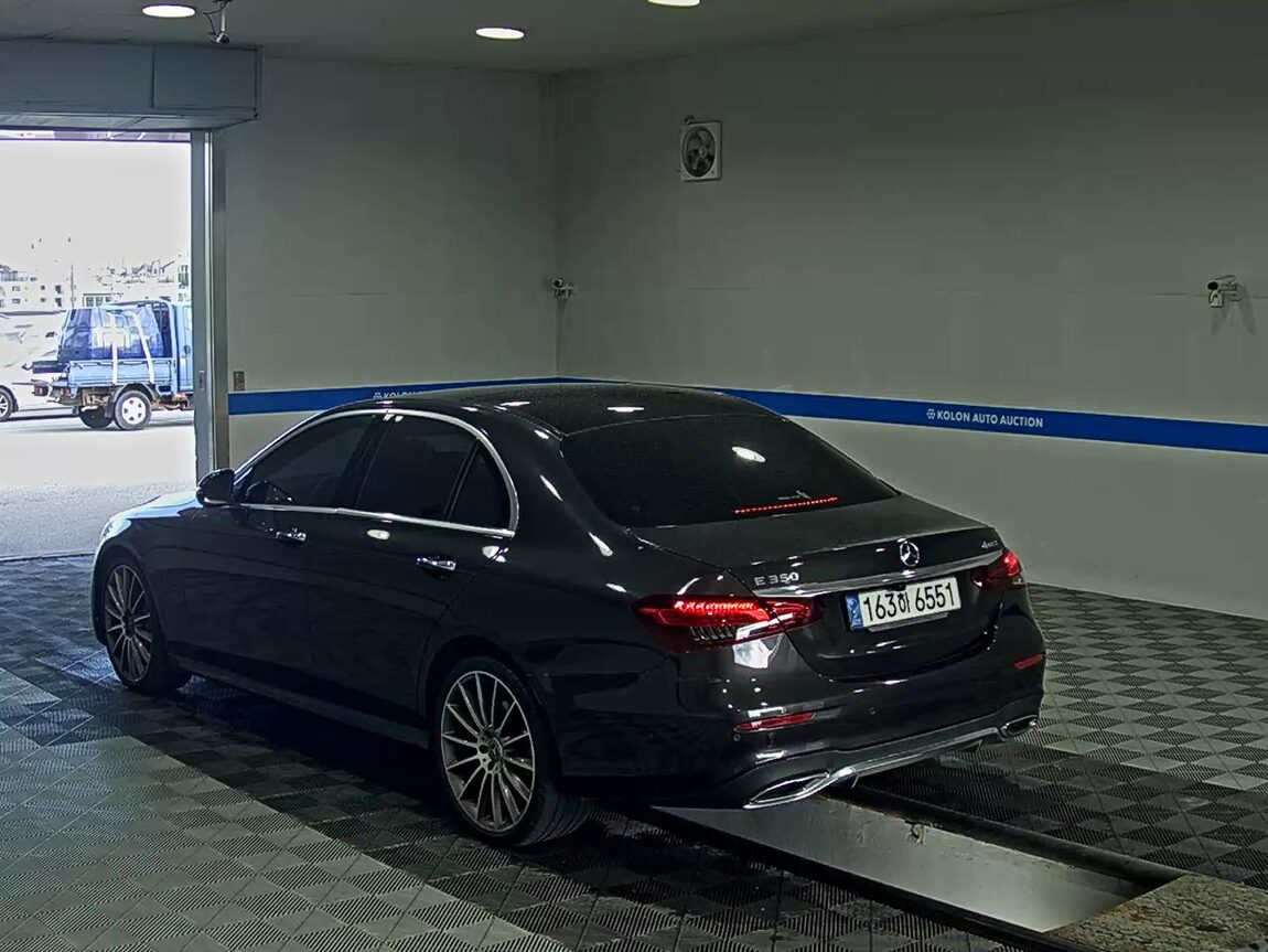 MERCEDES-BENZ E-CLASS (5TH GEN) E350 4MATIC AMG LINE 2022 - zdjęcie 6