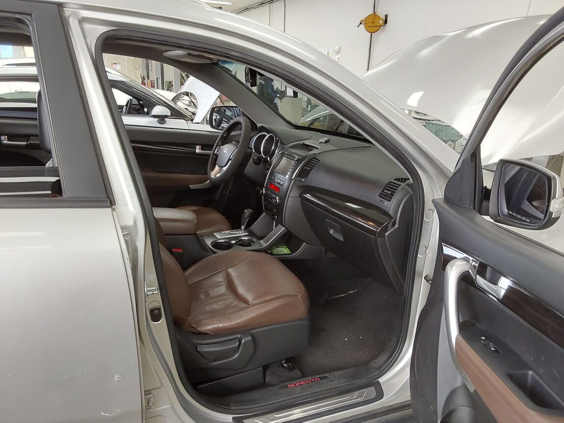 KIA SORENTO R DIESEL 2.0 2WD LIMITED PREMIUM 2011 - zdjęcie 14