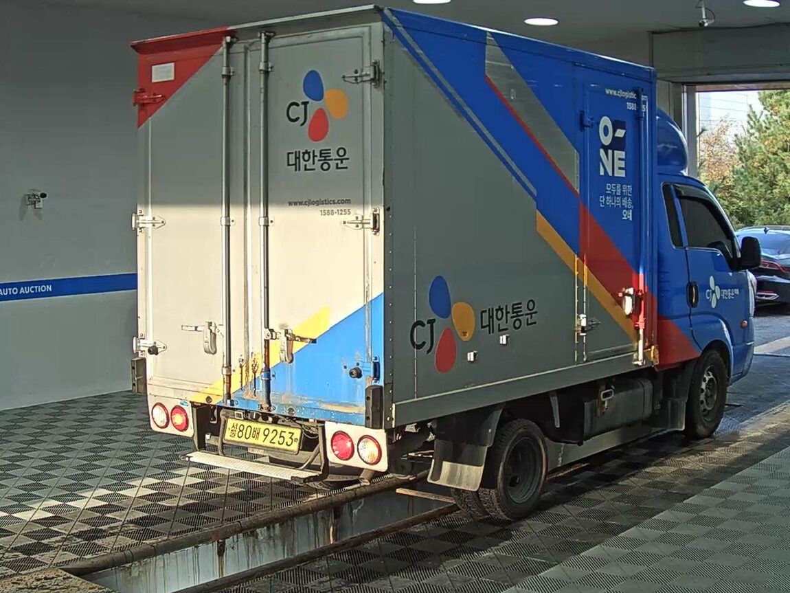 KIA BONGO III CARGO BUILT-IN BOX TRUCK 1 TON KING CAB 2019 - zdjęcie 5
