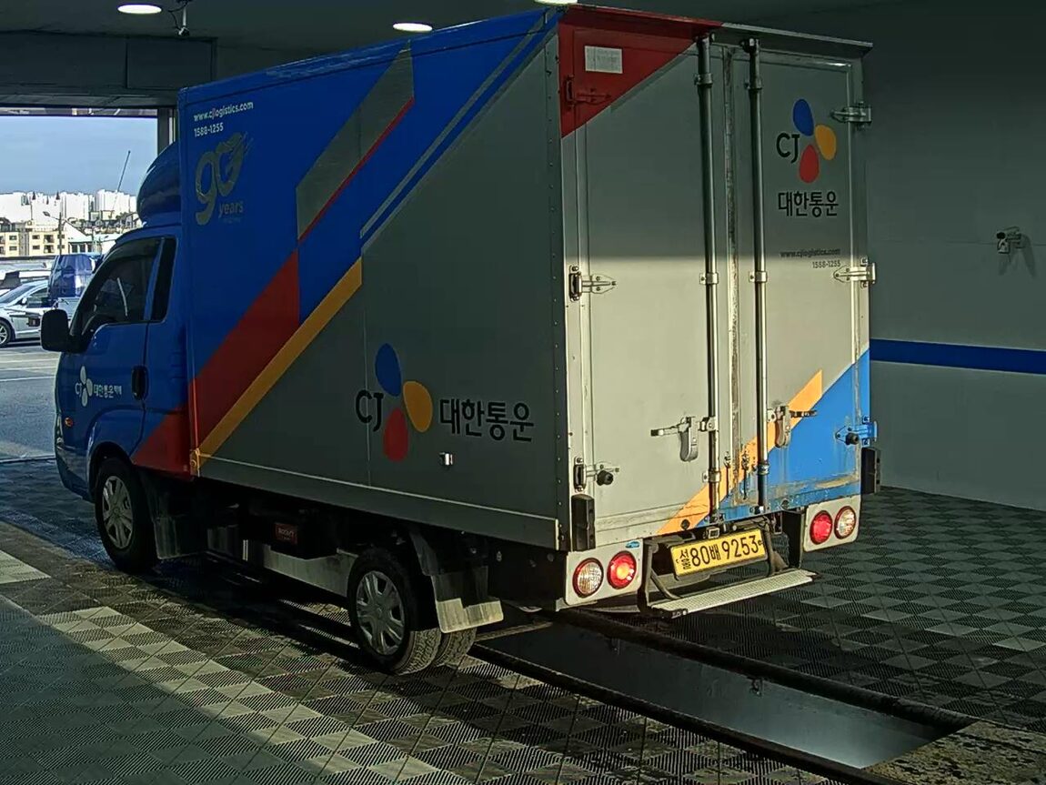 KIA BONGO III CARGO BUILT-IN BOX TRUCK 1 TON KING CAB 2019 - zdjęcie 6