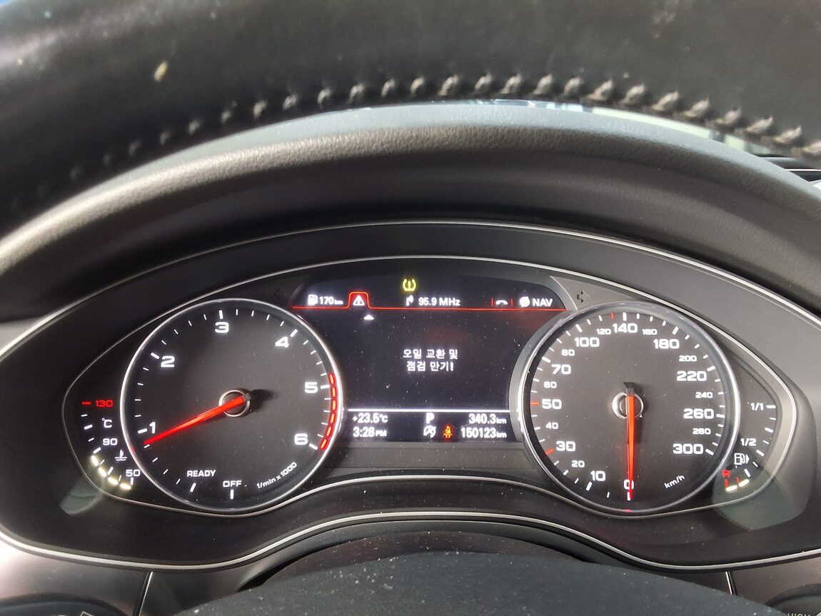 AUDI A6 (4TH GEN) 35 TDI PREMIUM 2016 - zdjęcie 27