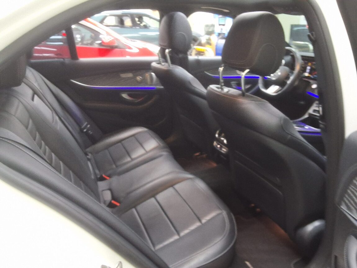 MERCEDES-BENZ E-CLASS (5TH GEN) E350 4MATIC AMG LINE 2023 - zdjęcie 14