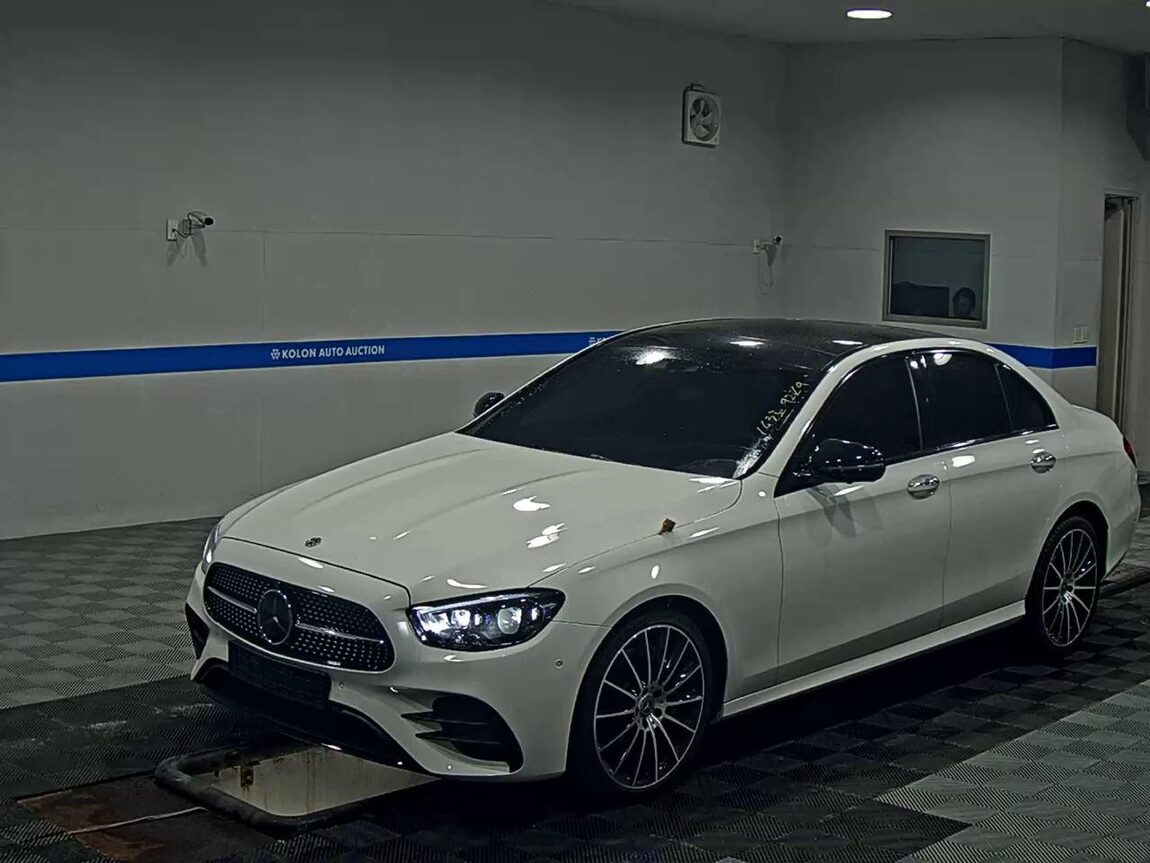 MERCEDES-BENZ E-CLASS (5TH GEN) E350 4MATIC AMG LINE 2023 - zdjęcie 2