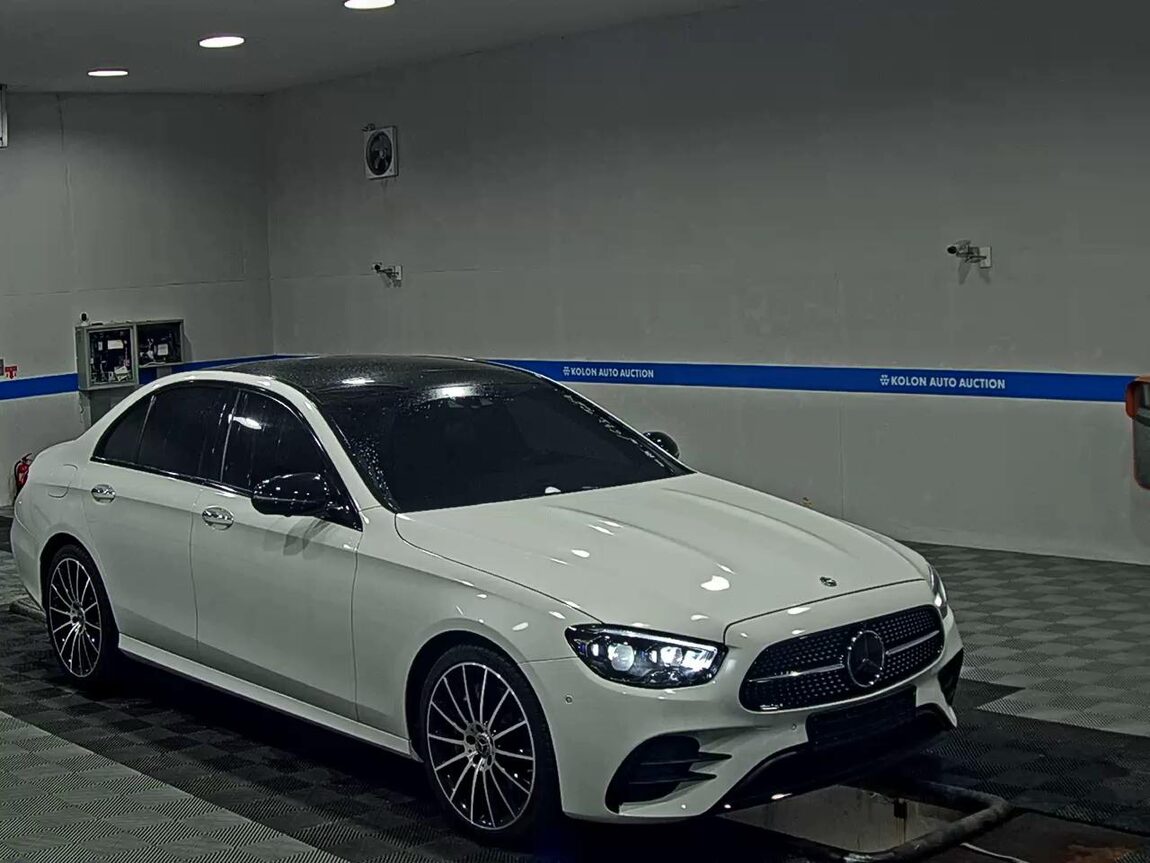 MERCEDES-BENZ E-CLASS (5TH GEN) E350 4MATIC AMG LINE 2023 - zdjęcie 3