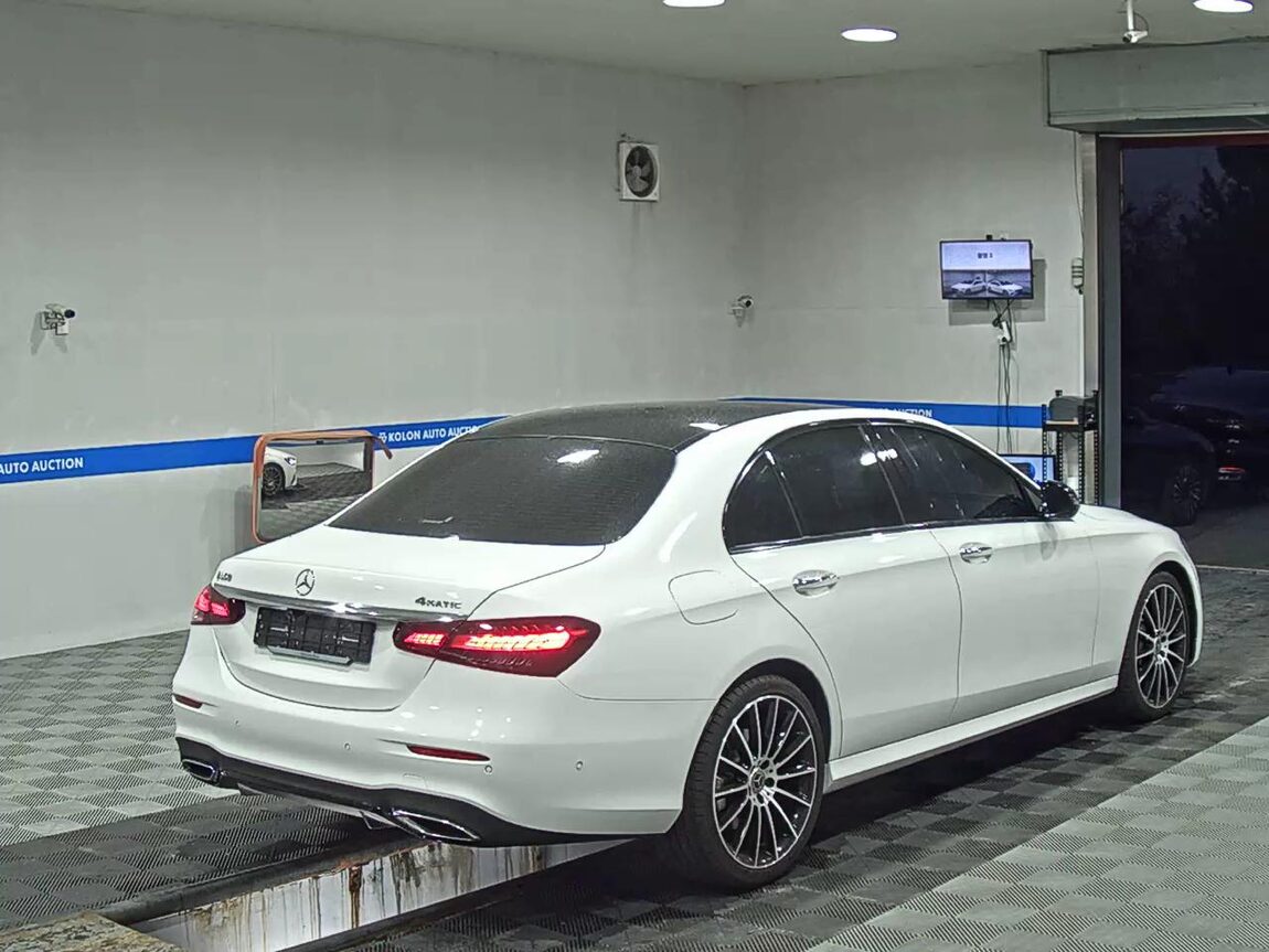 MERCEDES-BENZ E-CLASS (5TH GEN) E350 4MATIC AMG LINE 2023 - zdjęcie 5
