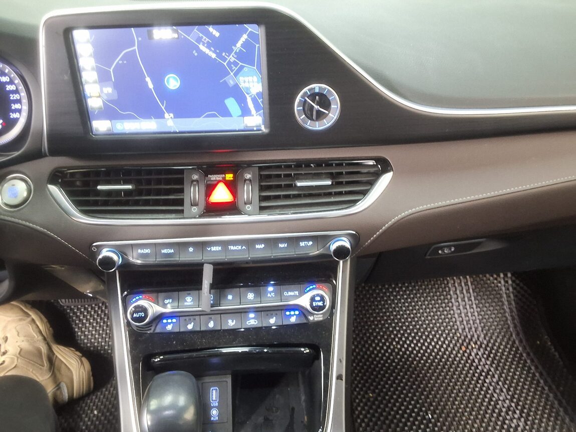 HYUNDAI GRANDEUR IG 3.0 LPi RENTAL CAR EXCLUSIVE 2018 - zdjęcie 24