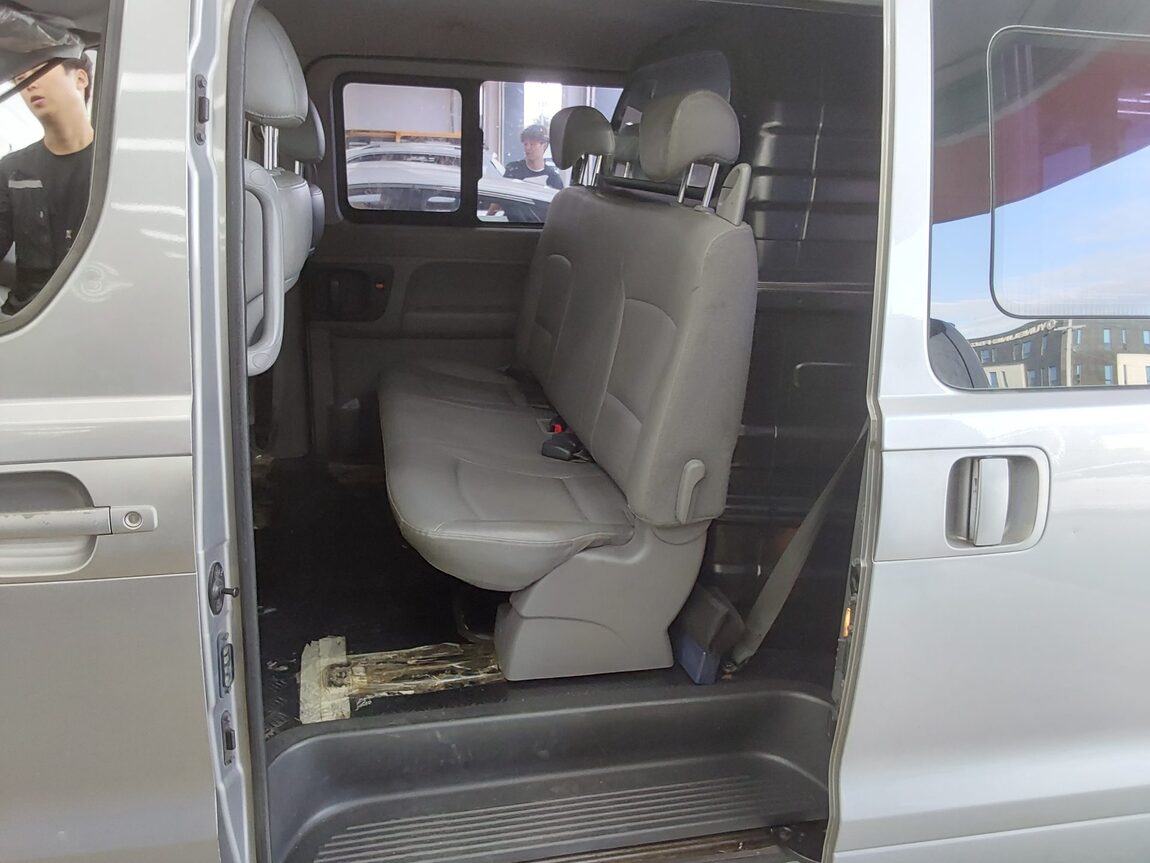 HYUNDAI GRAND STAREX 5-SEATER LPi VAN CVX LUXURY 2013 - zdjęcie 12