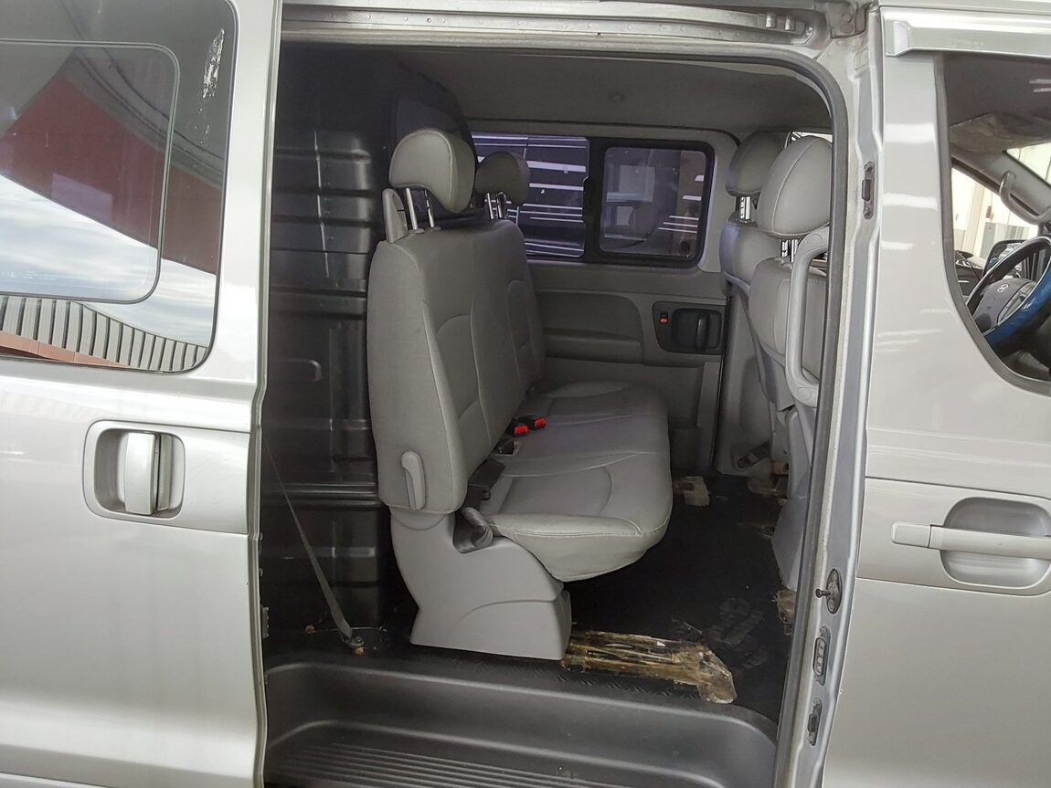 HYUNDAI GRAND STAREX 5-SEATER LPi VAN CVX LUXURY 2013 - zdjęcie 13