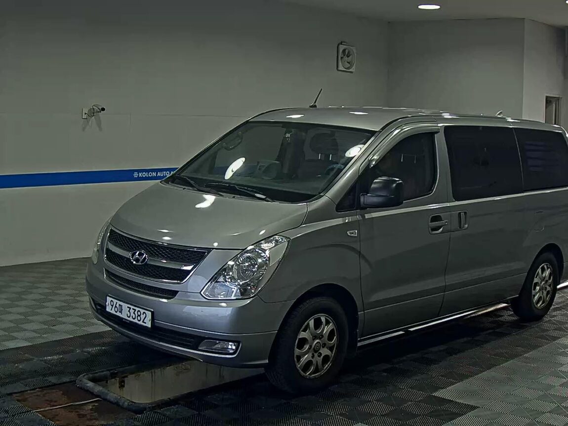 HYUNDAI GRAND STAREX 5-SEATER LPi VAN CVX LUXURY 2013 - zdjęcie 2