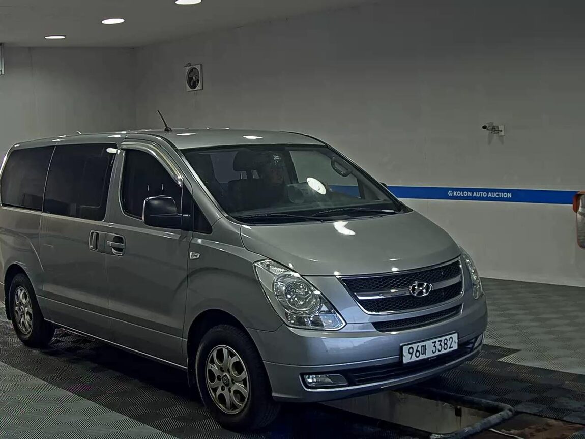 HYUNDAI GRAND STAREX 5-SEATER LPi VAN CVX LUXURY 2013 - zdjęcie 3