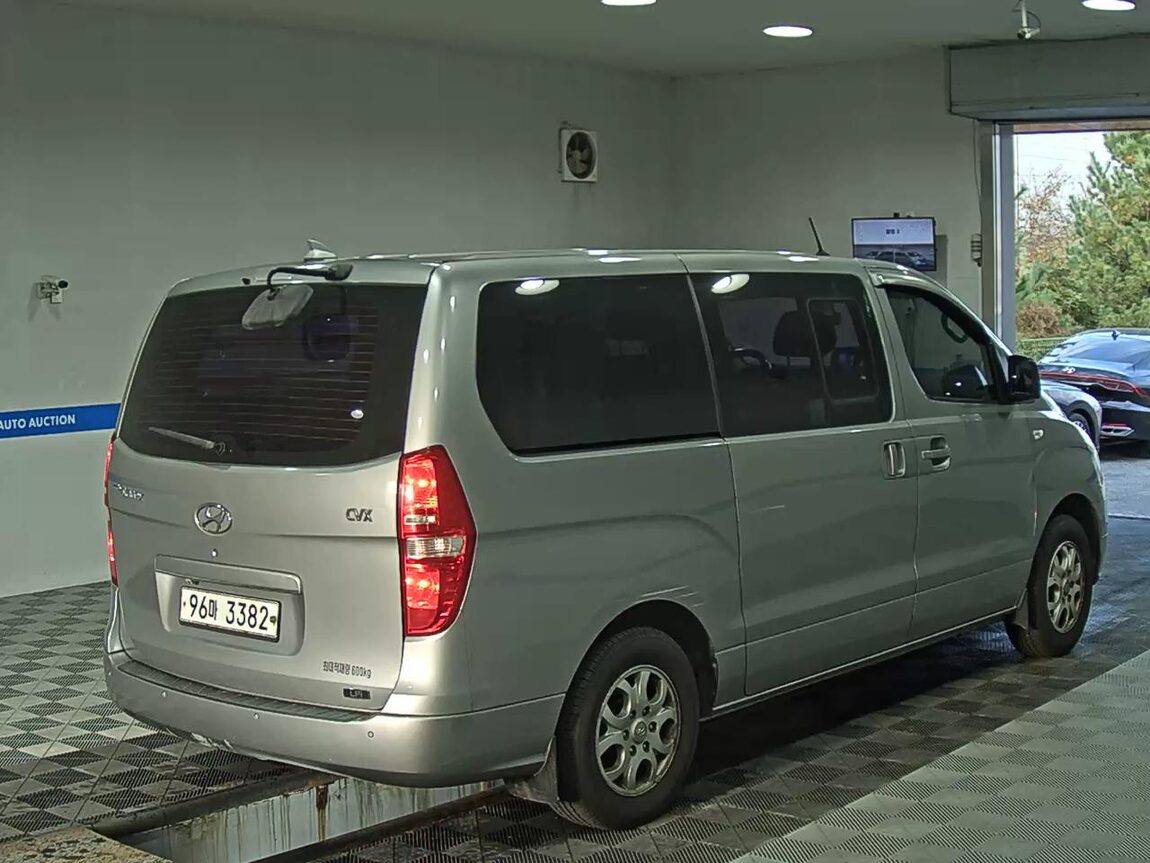 HYUNDAI GRAND STAREX 5-SEATER LPi VAN CVX LUXURY 2013 - zdjęcie 5