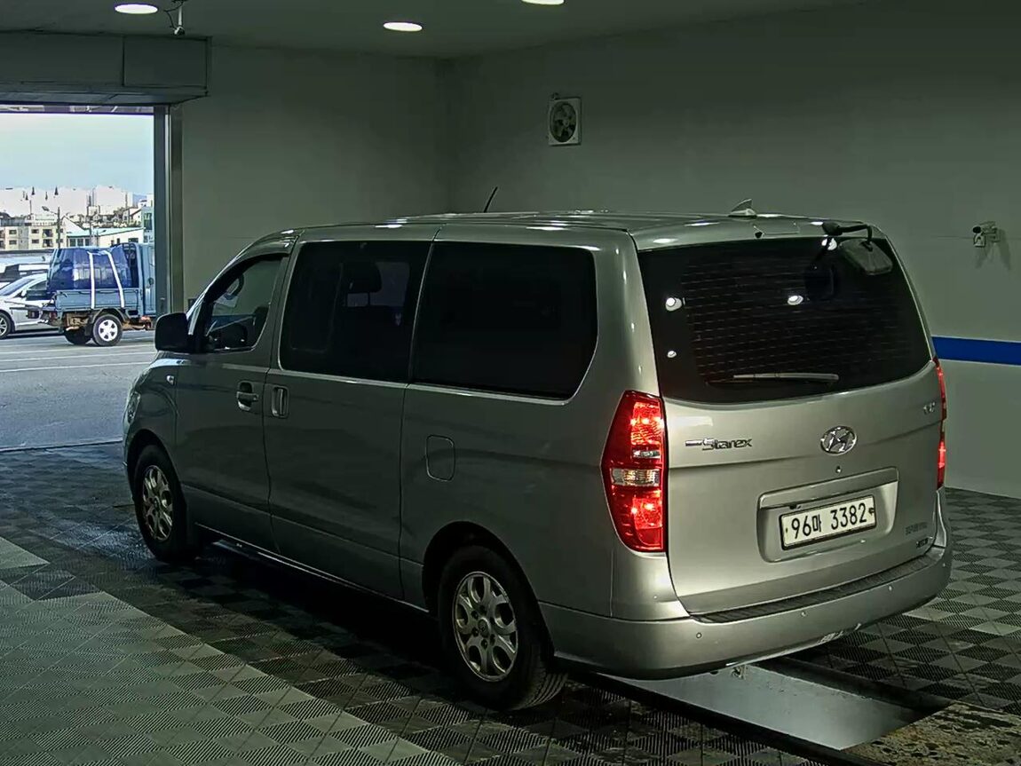 HYUNDAI GRAND STAREX 5-SEATER LPi VAN CVX LUXURY 2013 - zdjęcie 6