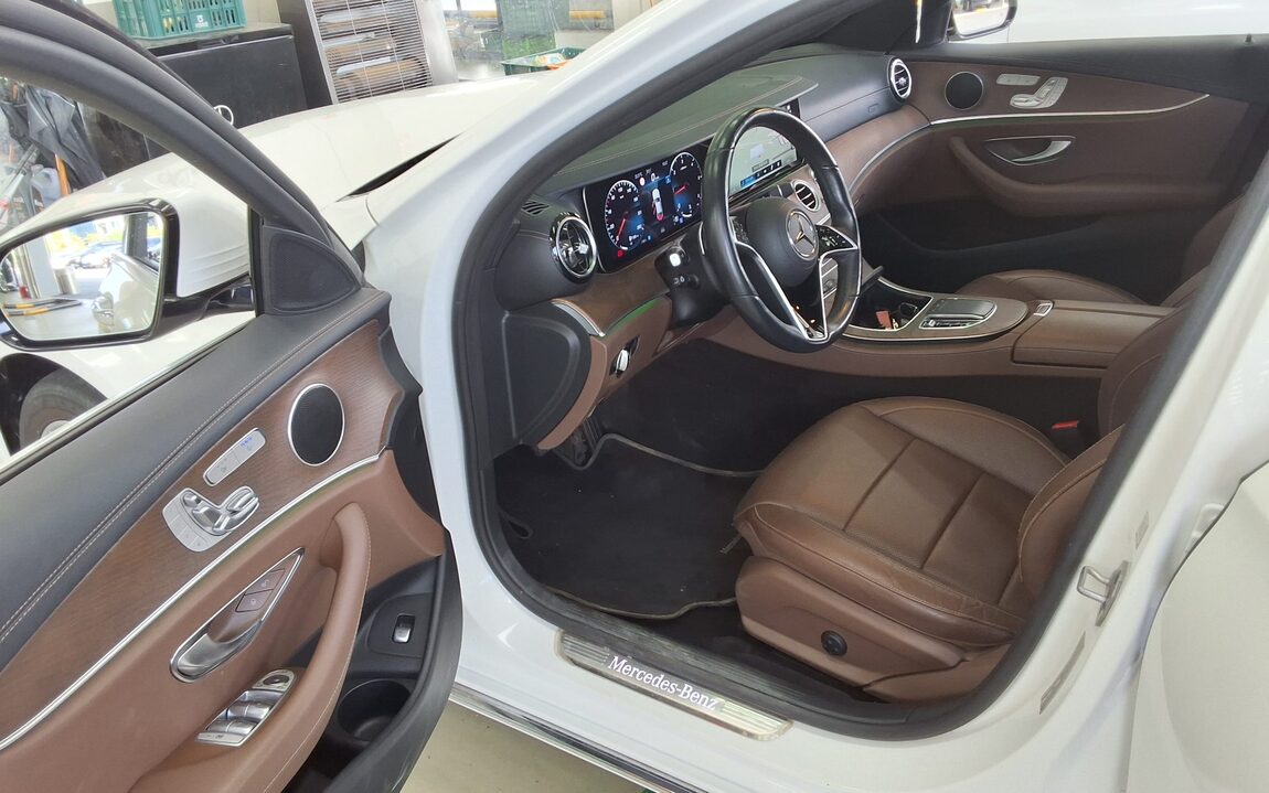 MERCEDES-BENZ E-CLASS (5TH GEN) E220d 4MATIC EXCLUSIVE 2021 - zdjęcie 10