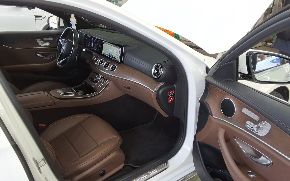 MERCEDES-BENZ E-CLASS (5TH GEN) E220d 4MATIC EXCLUSIVE 2021 - zdjęcie 14
