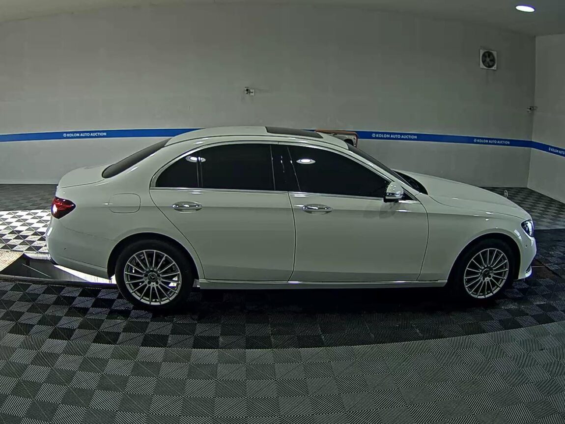 MERCEDES-BENZ E-CLASS (5TH GEN) E220d 4MATIC EXCLUSIVE 2021 - zdjęcie 4