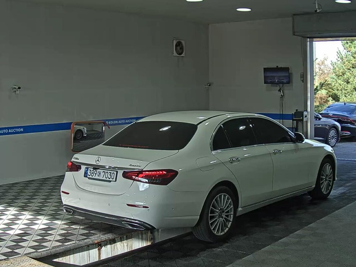 MERCEDES-BENZ E-CLASS (5TH GEN) E220d 4MATIC EXCLUSIVE 2021 - zdjęcie 5