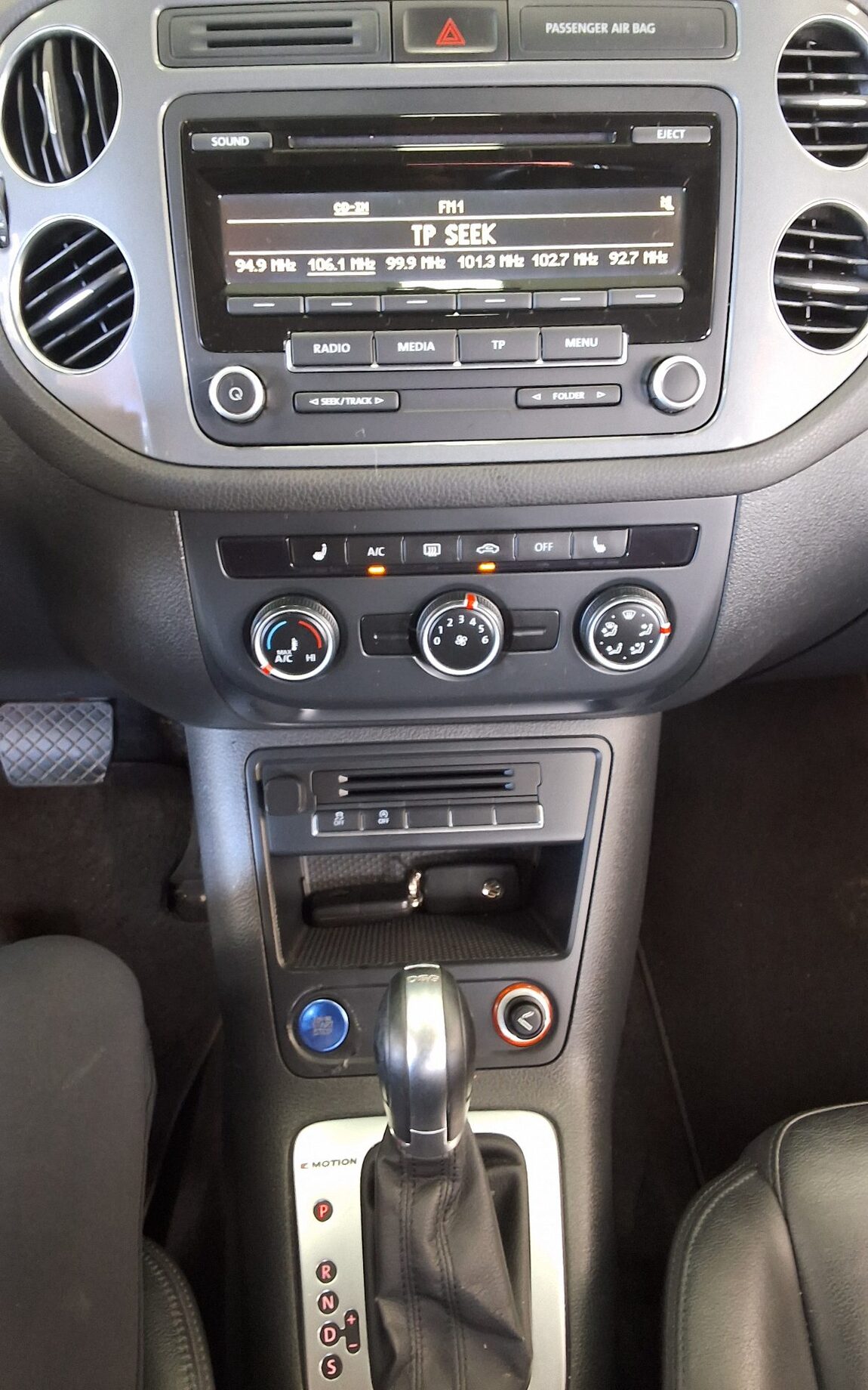 VOLKSWAGEN TIGUAN 2.0 TDI BLUEMOTION 2016 - zdjęcie 18