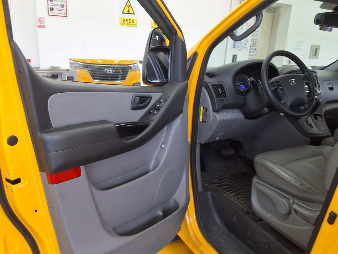 HYUNDAI THE NEW GRAND STAREX CHILD SAFETY VEHICLE 12-SEATER DIESEL 2019 - zdjęcie 10