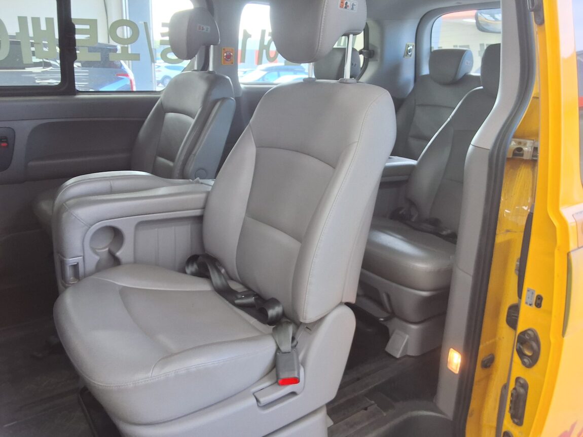HYUNDAI THE NEW GRAND STAREX CHILD SAFETY VEHICLE 12-SEATER DIESEL 2019 - zdjęcie 12