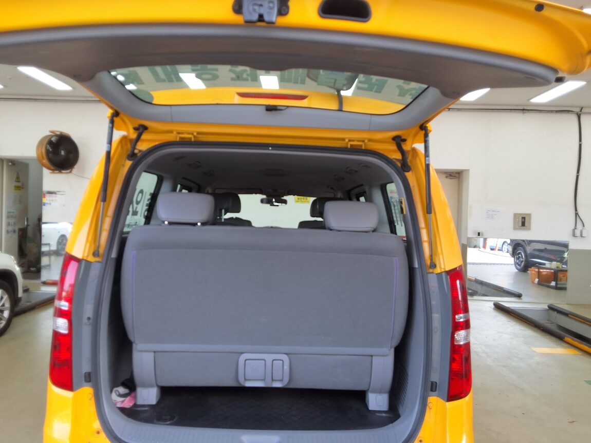HYUNDAI THE NEW GRAND STAREX CHILD SAFETY VEHICLE 12-SEATER DIESEL 2019 - zdjęcie 15