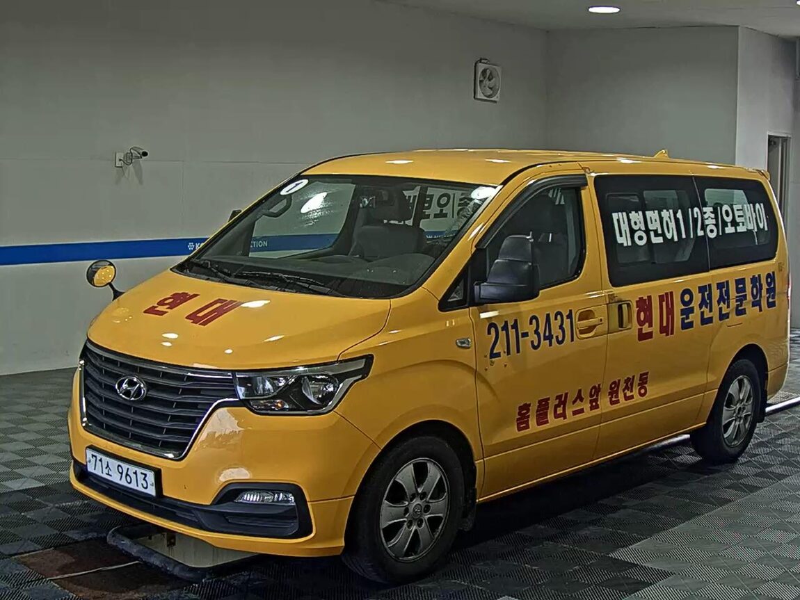 HYUNDAI THE NEW GRAND STAREX CHILD SAFETY VEHICLE 12-SEATER DIESEL 2019 - zdjęcie 2