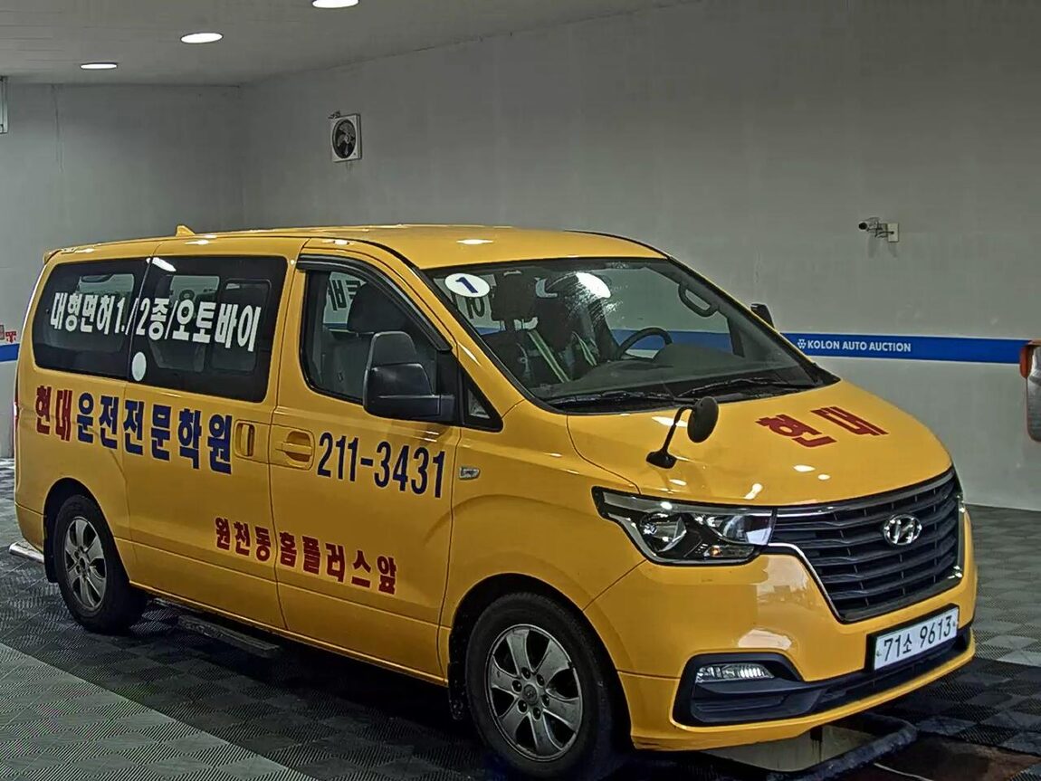 HYUNDAI THE NEW GRAND STAREX CHILD SAFETY VEHICLE 12-SEATER DIESEL 2019 - zdjęcie 3