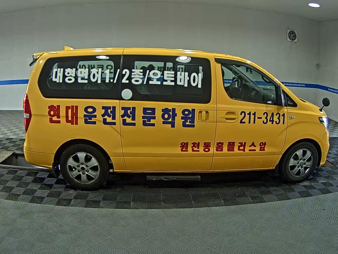 HYUNDAI THE NEW GRAND STAREX CHILD SAFETY VEHICLE 12-SEATER DIESEL 2019 - zdjęcie 4